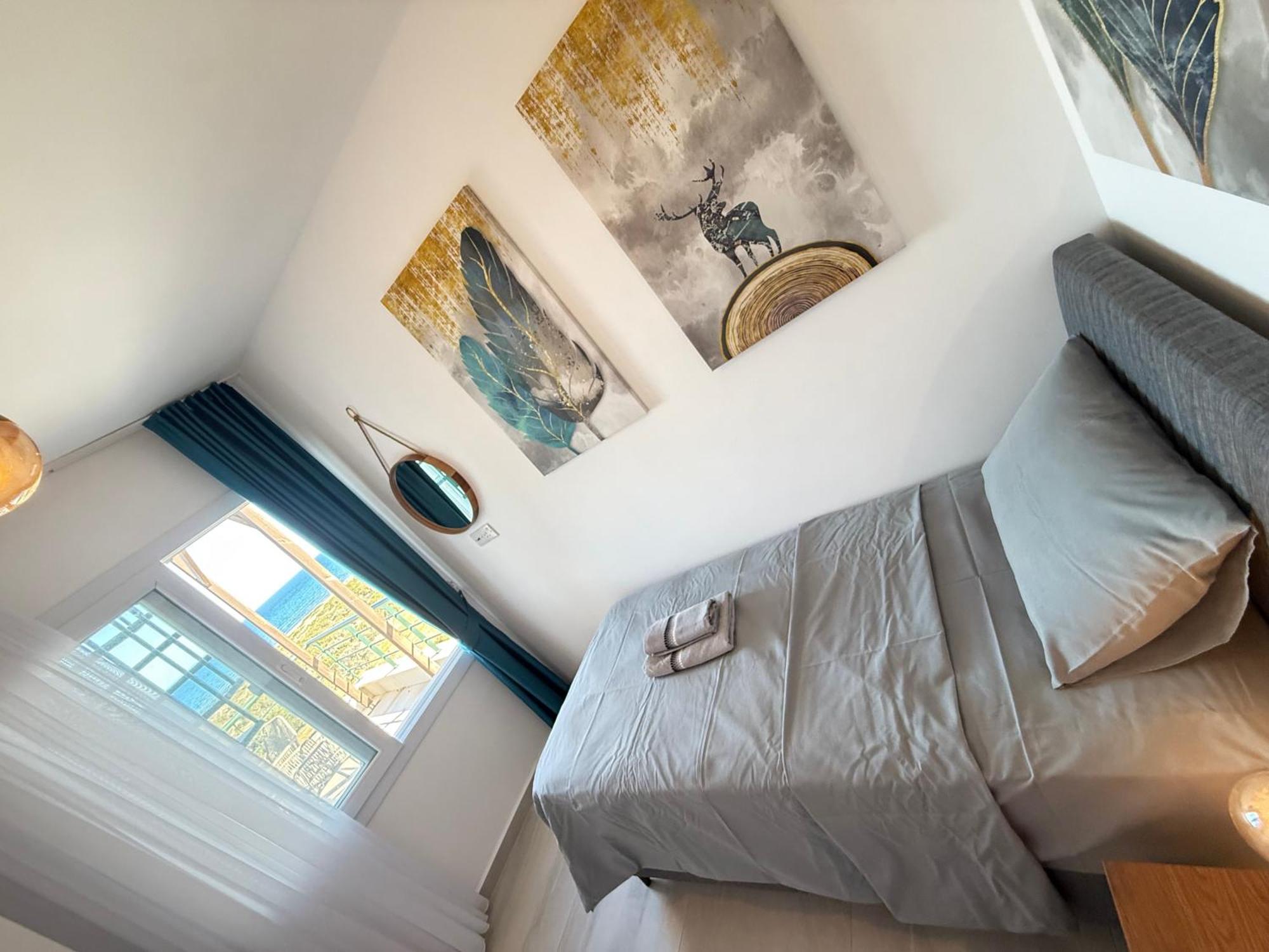 Relaxing Penthouse Suites By The Sea Vokolidha Pokoj fotografie